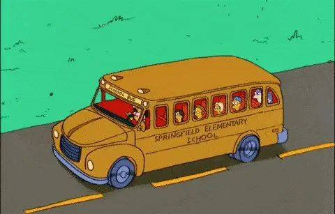 丹東：校車上學生突然暈倒，老師臨危不亂，緊急施救