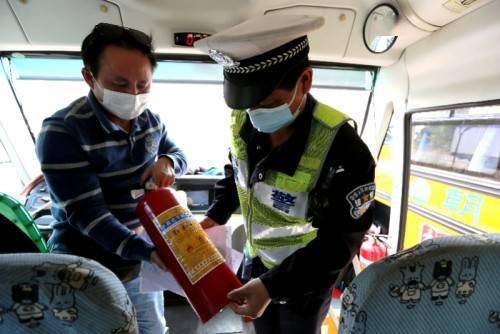 開學(xué)倒計時！深圳交警集中查校車、開展校園交通安全專項治理