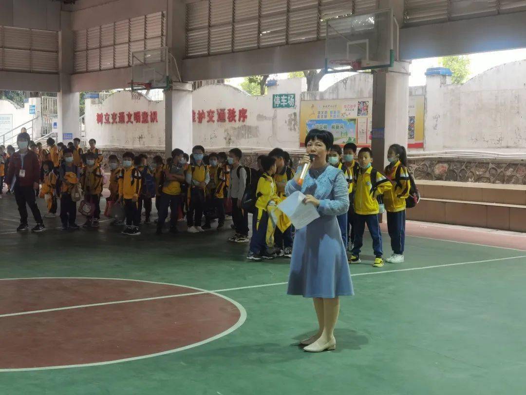 佛山：加強校車安全管理，為學生筑牢安全防線 ——丹灶鎮中心小學開展校車安全逃生演練