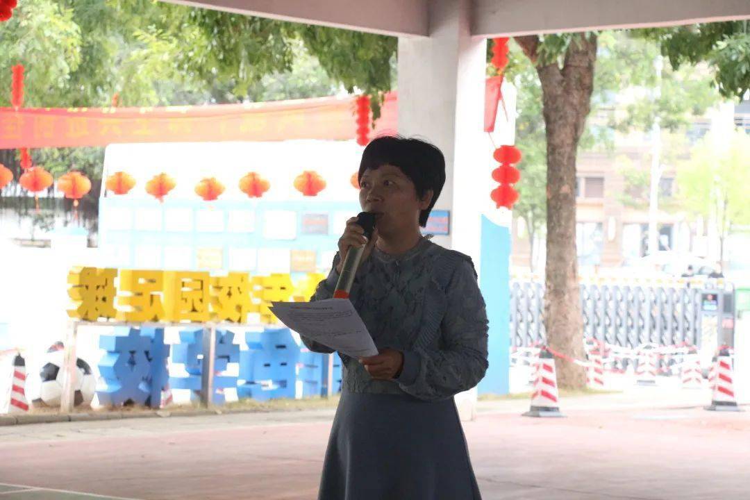 佛山：加強校車安全管理，為學生筑牢安全防線 ——丹灶鎮中心小學開展校車安全逃生演練