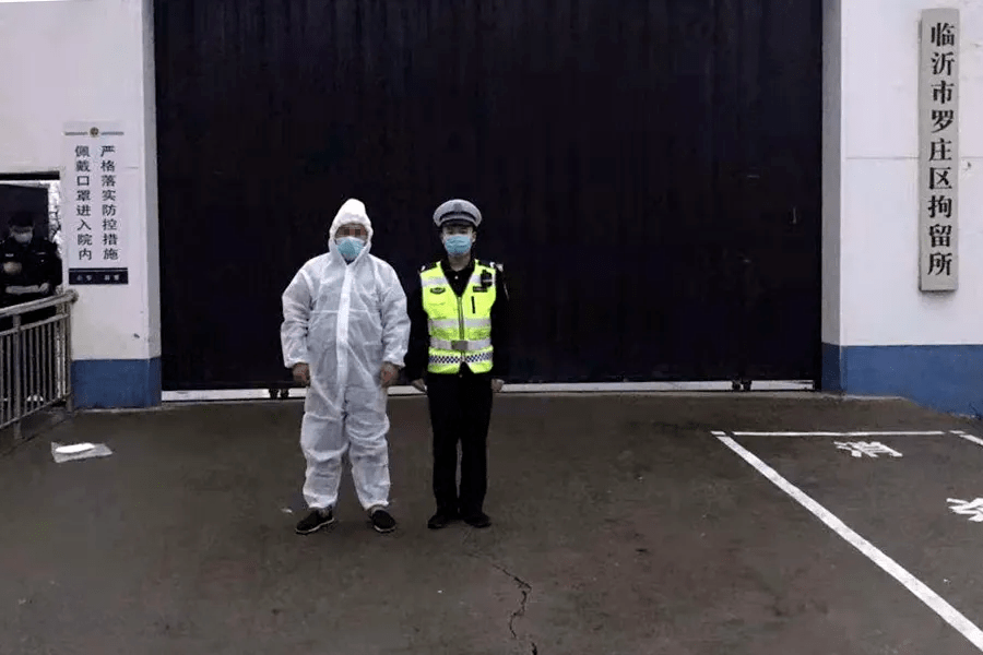 臨沂一校車司機被罰！