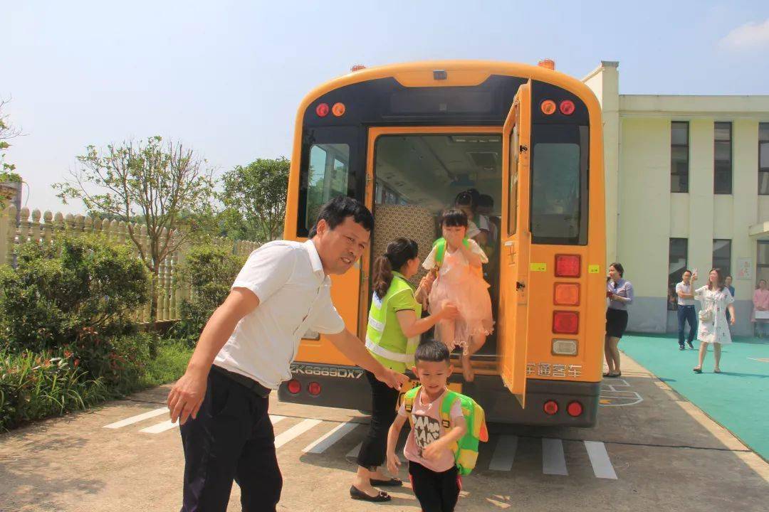 長(zhǎng)沙:給校車上一把安全鎖!岳麓區(qū)全力護(hù)航學(xué)生上學(xué)路 長(zhǎng)沙:給校車上一把安全鎖!岳麓區(qū)全力護(hù)航學(xué)生上學(xué)路