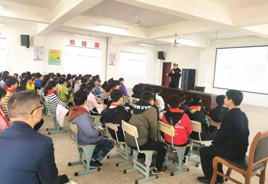 長(zhǎng)沙:給校車上一把安全鎖!岳麓區(qū)全力護(hù)航學(xué)生上學(xué)路 長(zhǎng)沙:給校車上一把安全鎖!岳麓區(qū)全力護(hù)航學(xué)生上學(xué)路