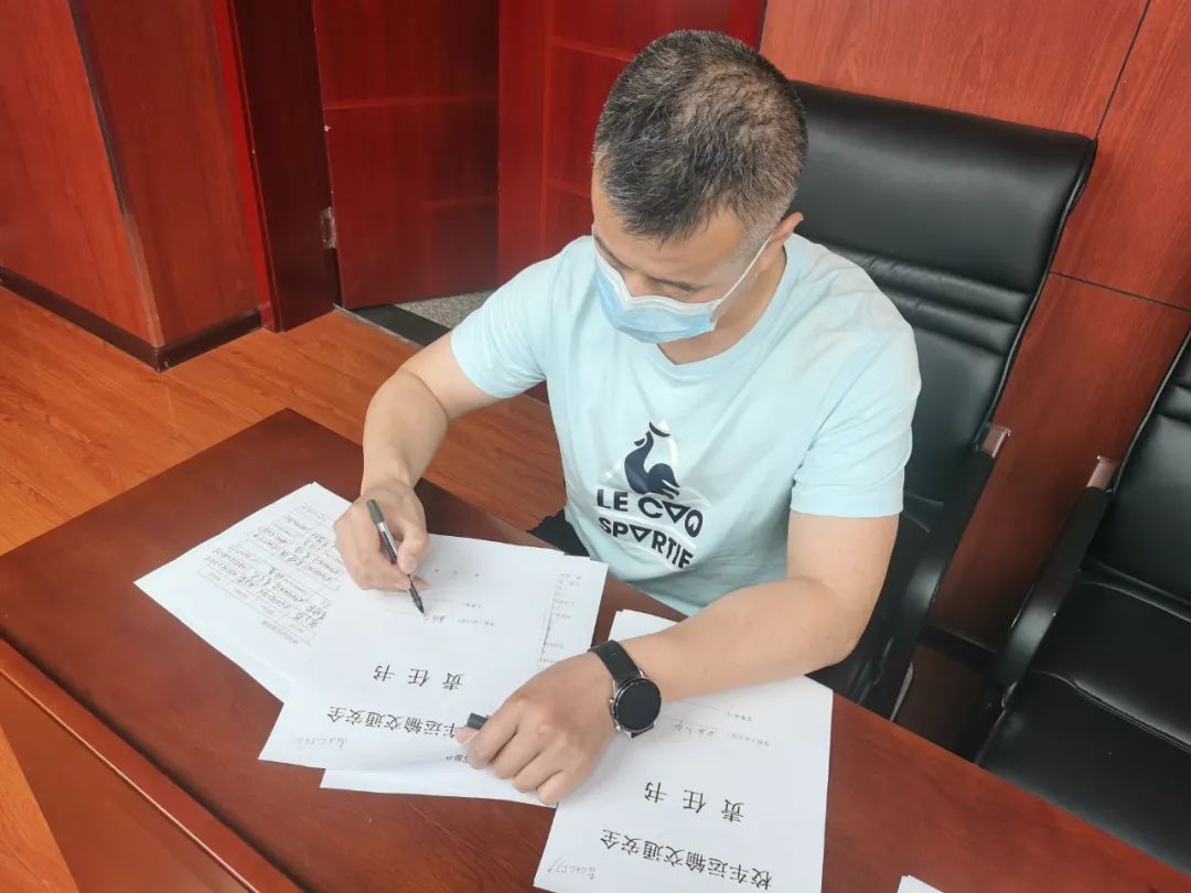 四平交管支隊鐵東大隊聯(lián)合鐵東教育局組織校車負責(zé)人、駕駛?cè)碎_展交通安全集中培訓(xùn)活動 四平交管支隊鐵東大隊聯(lián)合鐵東教育局組織校車負責(zé)人、駕駛?cè)碎_展交通安全集中培訓(xùn)活動