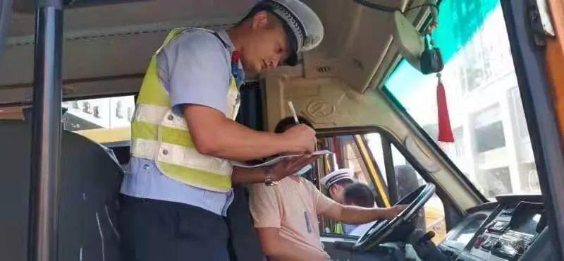 關注校車安全，沅江交警在行動！