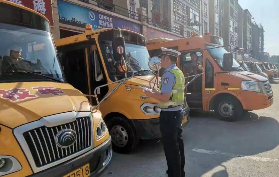 關注校車安全，沅江交警在行動！