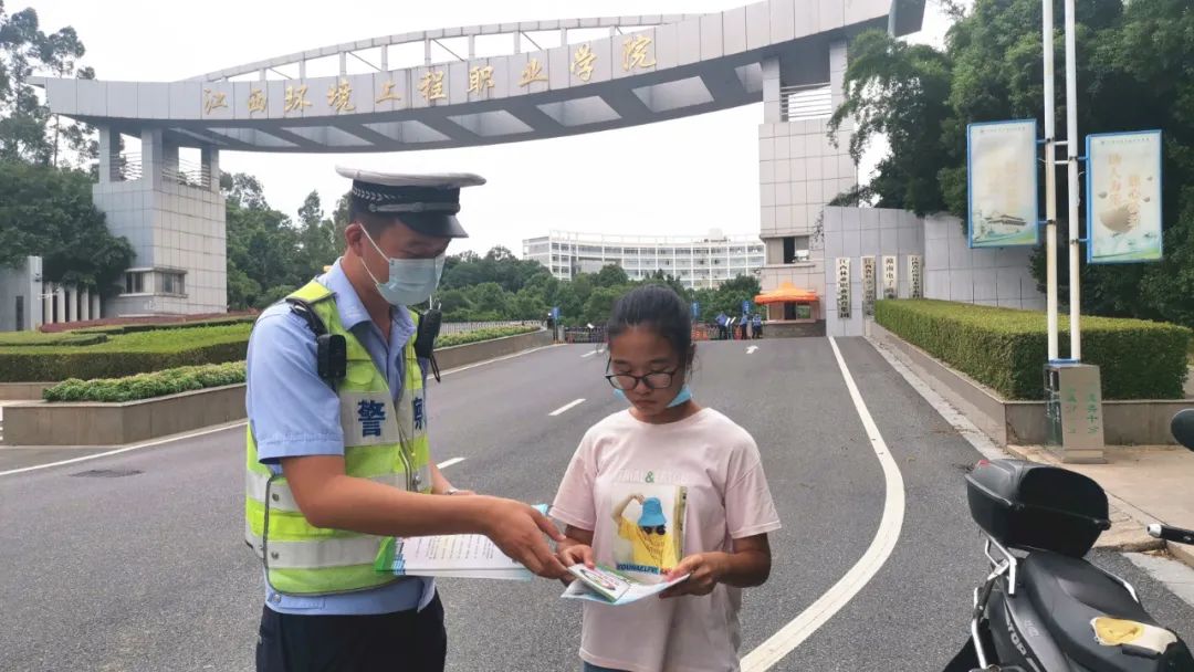 【金秋開學(xué)季】贛州經(jīng)開區(qū)交警多舉措保障學(xué)生出行安全