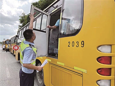 石碣開展校車“體檢”