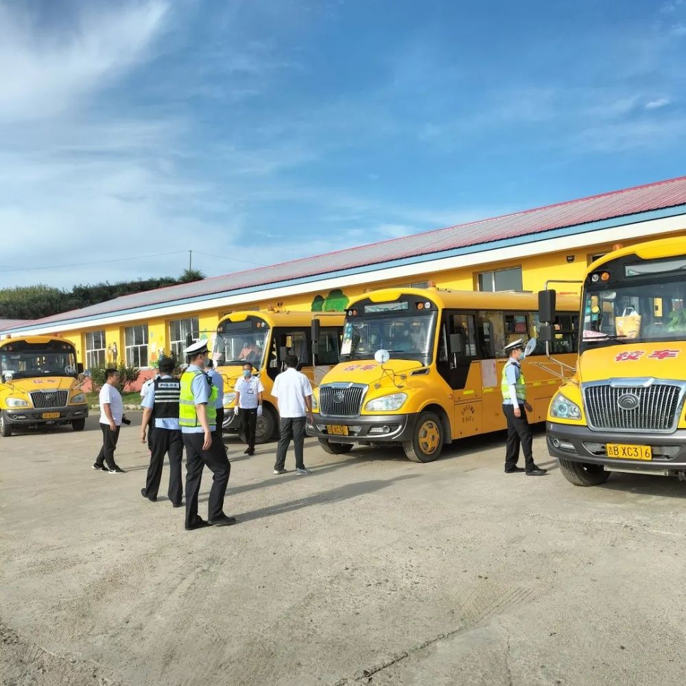 豐滿交警進校園 給校車來個“大體檢” 豐滿交警進校園 給校車來個“大體檢”