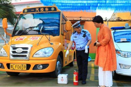 護航上學路，漯河交警開展校車安全“大體檢”