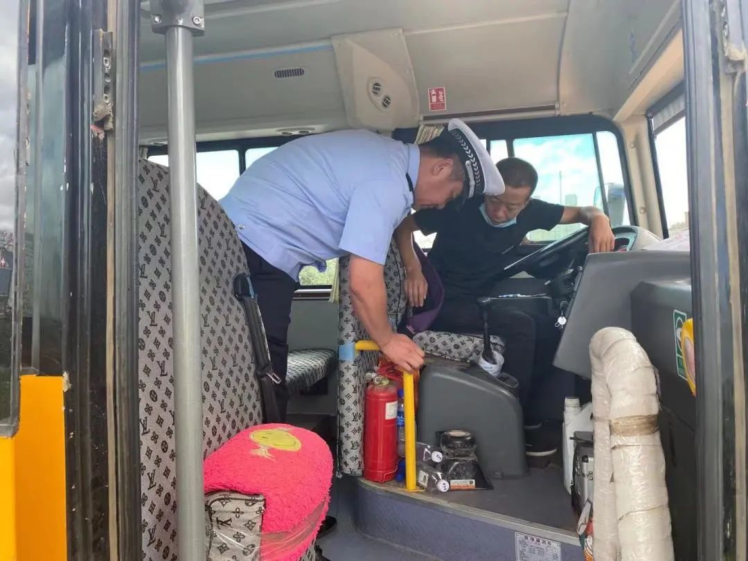 開展校車安全大檢查,筑牢學生出行安全防線~ 開展校車安全大檢查,筑牢學生出行安全防線~