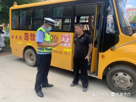 開(kāi)學(xué)首周，德州交警直屬四大隊(duì)開(kāi)展校車(chē)安全檢查護(hù)航開(kāi)學(xué)季