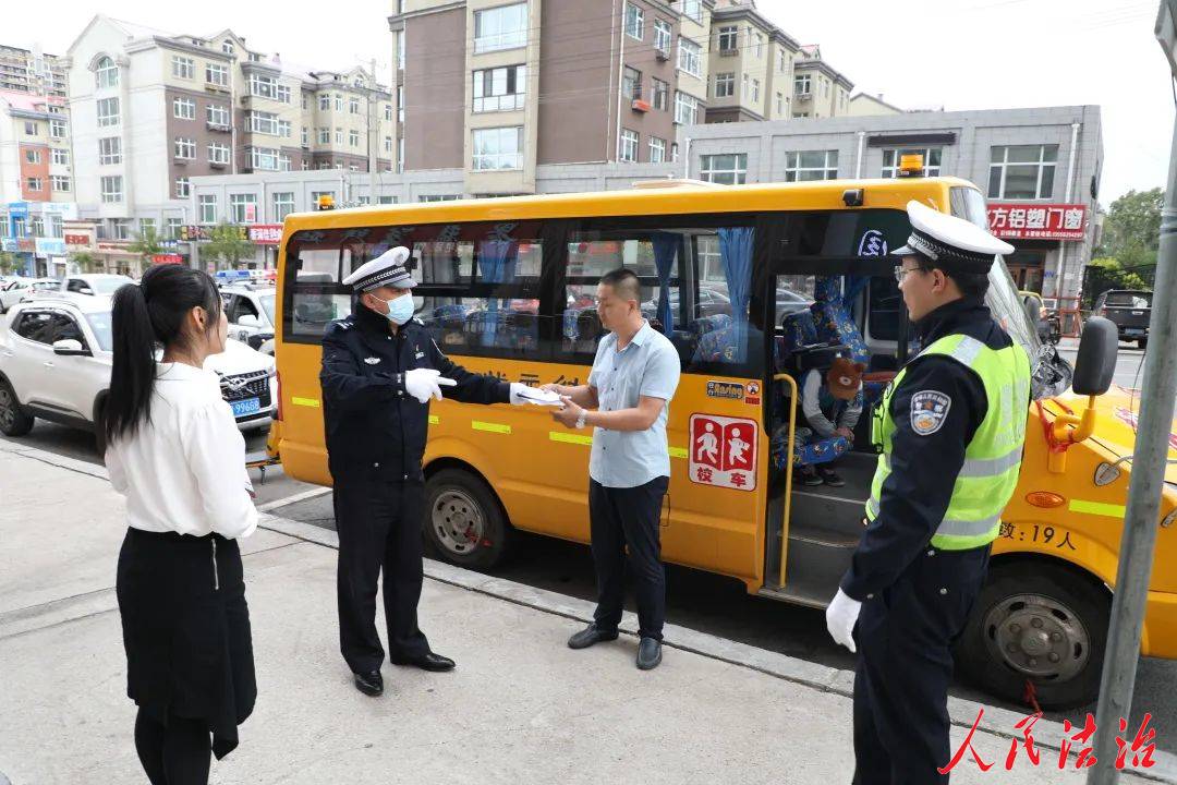 北安市公安局交警大隊開展校車安全“大體檢”