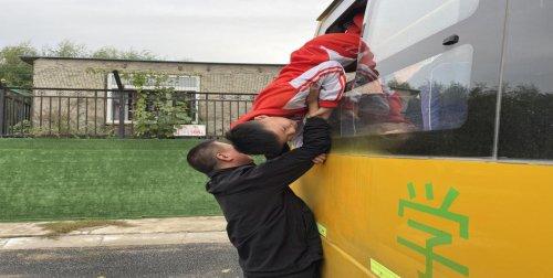 昌圖北山小學校車遇險逃生演練