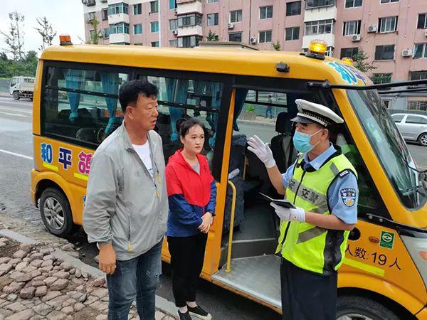 溪湖交警開展校車檢查筑牢安全防線