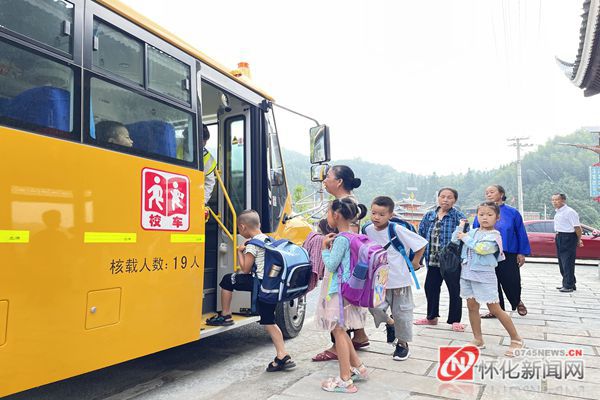 通道坪坦鄉:鄉村校車護航孩子求學路 通道坪坦鄉:鄉村校車護航孩子求學路