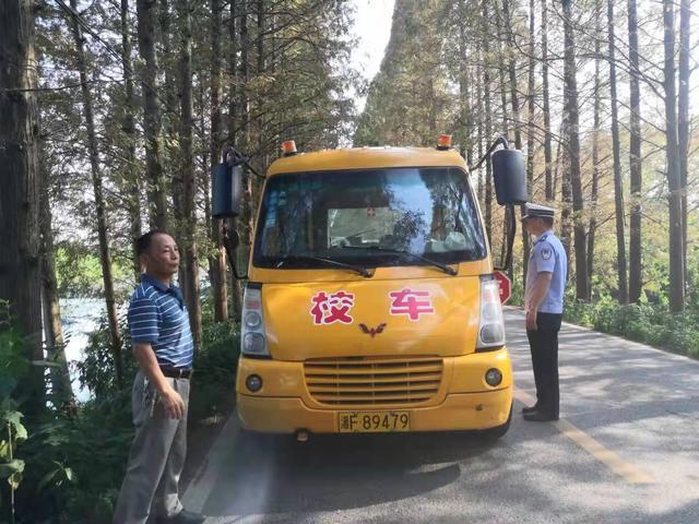 屈原交警大隊聯合教育局開展校車安全大檢查