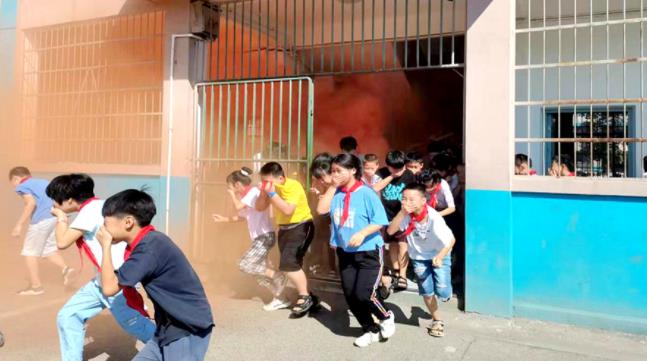 青林鄉中心小學開展應急疏散演練，筑牢校園安全防線