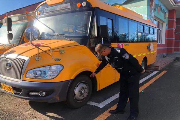 集寧交管大隊積極強化校車源頭安全檢查排除校園安全隱患