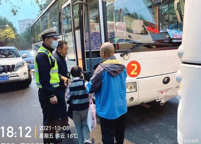 6點半問題 西安交警解決家長學校煩心事 6點半問題 西安交警解決家長學校煩心事