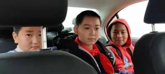 下雨天 警車變校車護送學生回家