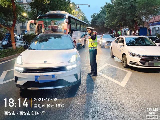 6點半問題 西安交警解決家長學校煩心事 6點半問題 西安交警解決家長學校煩心事