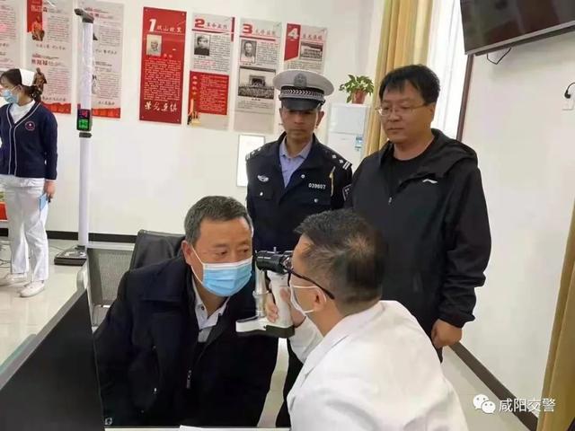 興平交警聯合市教育局為轄區校車駕駛員上門免費體檢，筑牢護學安全防線