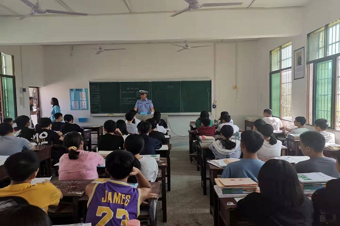 桃江交警三措并舉做好秋冬季校園周邊交通安全管理工作