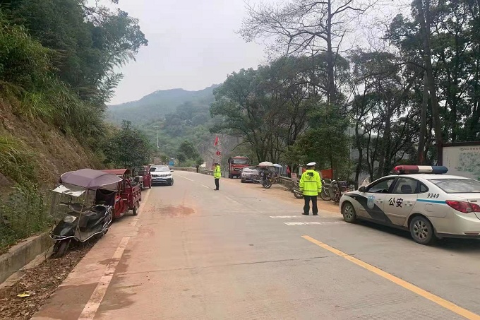 桃江交警三措并舉做好秋冬季校園周邊交通安全管理工作