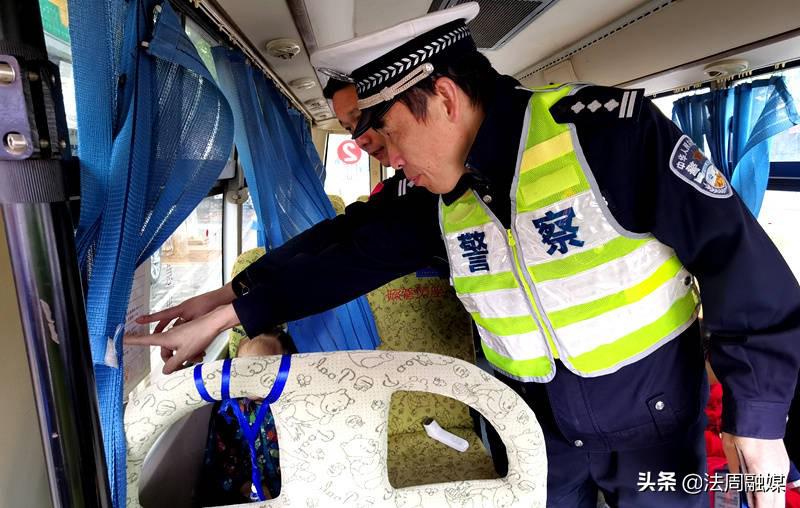 常德公安交警直屬一大隊開展校車交通安全大檢查/ 常德公安交警直屬一大隊開展校車交通安全大檢查