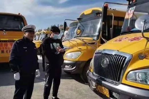 大慶交警聯開展校車安全專項檢查 扎實筑牢安全防線 大慶交警聯開展校車安全專項檢查 扎實筑牢安全防線