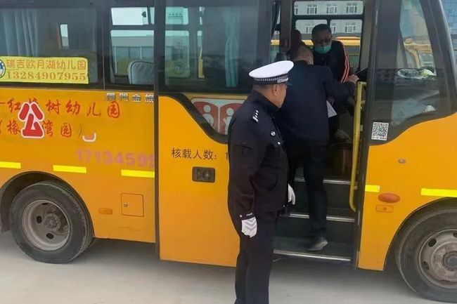 大慶交警聯開展校車安全專項檢查 扎實筑牢安全防線 大慶交警聯開展校車安全專項檢查 扎實筑牢安全防線