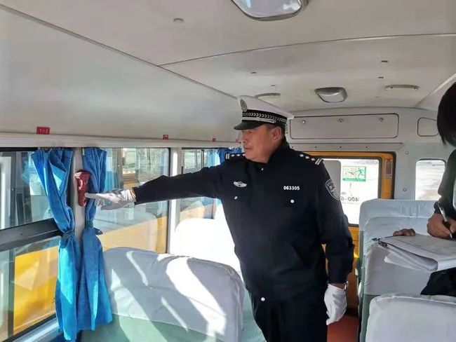大慶交警聯開展校車安全專項檢查 扎實筑牢安全防線 大慶交警聯開展校車安全專項檢查 扎實筑牢安全防線