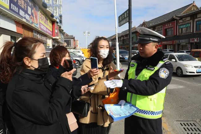 減量控大 | 大慶交警整治超員“零容忍” 減量控大 | 大慶交警整治超員“零容忍”