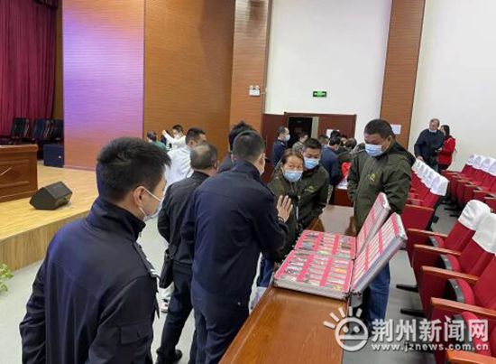 沙市區校車駕駛員集體“剪頭發” 只為這項檢測！