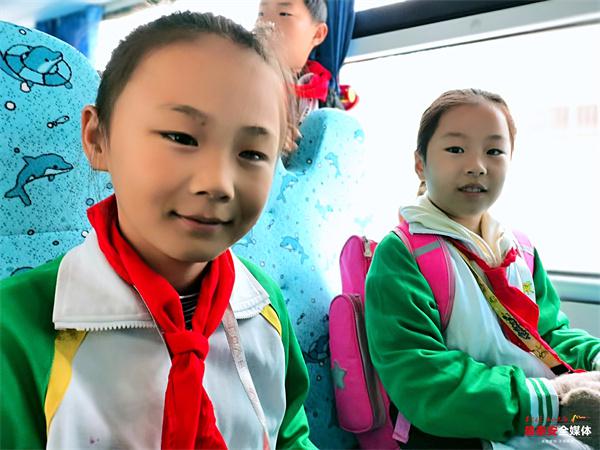 良莊鎮中心小學開通 3 輛校車 學生上下學安全又溫暖