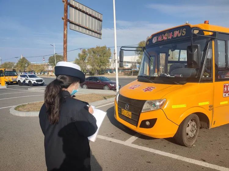 減量控大 | 筑牢安全防線 大慶交警開展校車安全隱患排查工作 減量控大 | 筑牢安全防線 大慶交警開展校車安全隱患排查工作