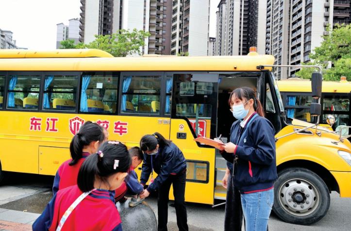 設護學崗校車公交化……惠州多方聯動紓解學校周邊交通擁堵