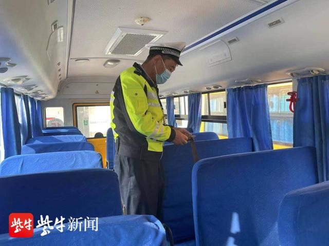 消除隱患確保學生出行安全，警方全面開展校車大檢查