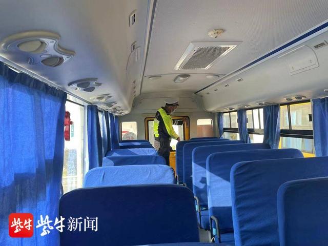 消除隱患確保學生出行安全，警方全面開展校車大檢查