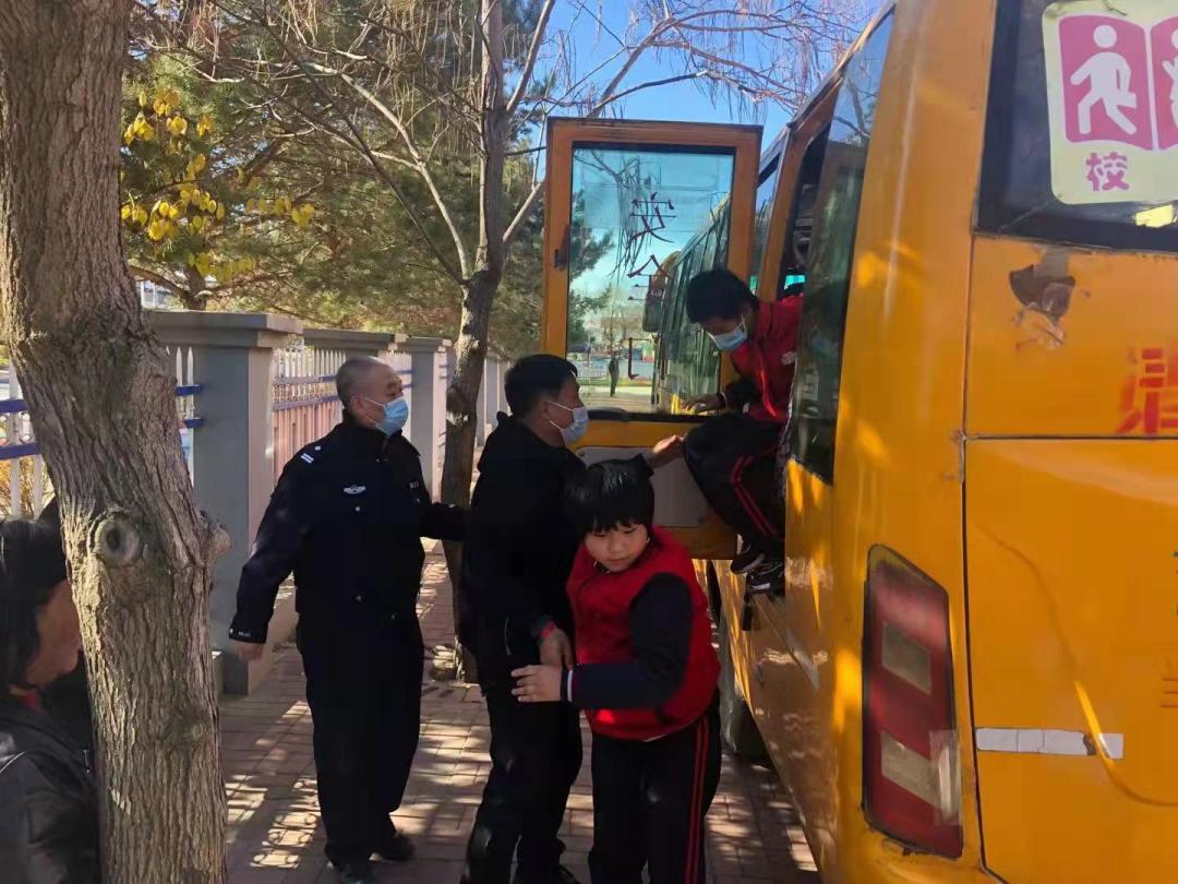 舒蘭交管大隊開展校車應急演練活動