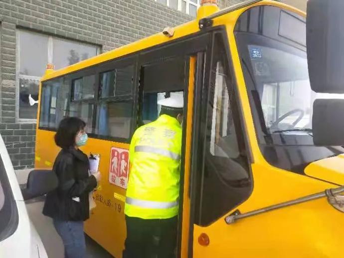 守法規知禮讓安全文明出行|校車安全大檢查,為孩子們的上下學路保駕護航! 守法規知禮讓安全文明出行|校車安全大檢查,為孩子們的上下學路保駕護航!
