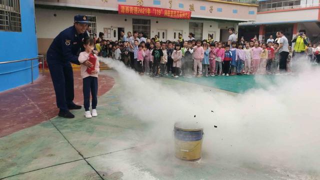 源城消防開展校車火災事故應急救援演練/ 源城消防開展校車火災事故應急救援演練