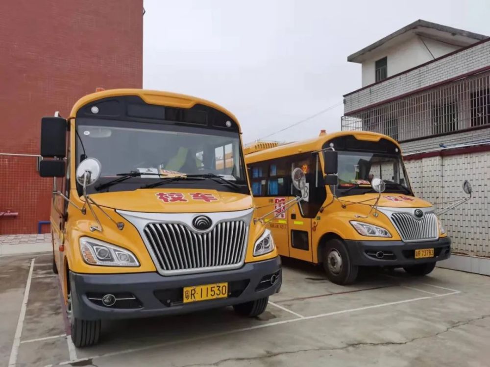 記者跟拍!佛岡新校車“入鎮到村”后… 記者跟拍!佛岡新校車“入鎮到村”后…