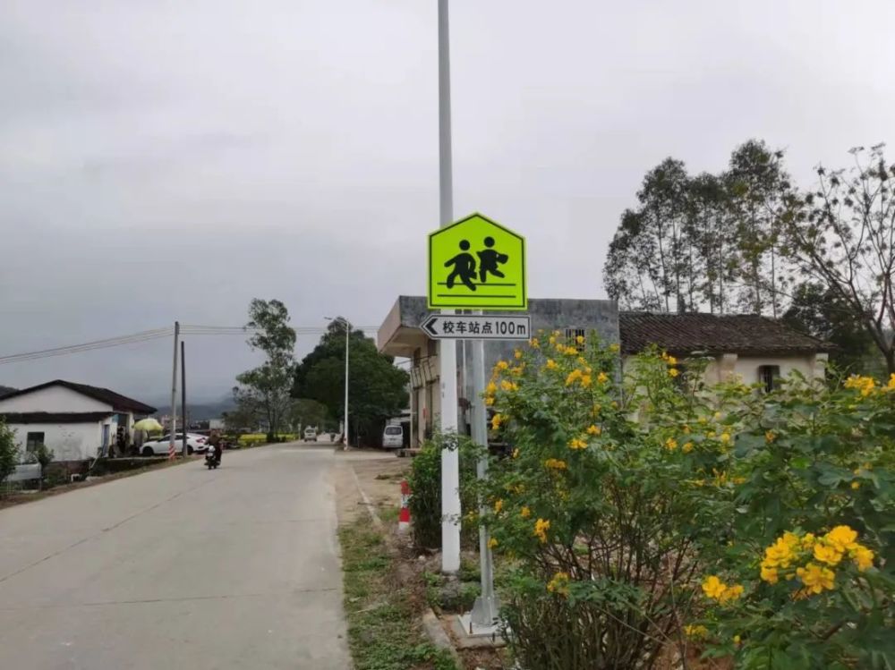 記者跟拍!佛岡新校車“入鎮到村”后… 記者跟拍!佛岡新校車“入鎮到村”后…