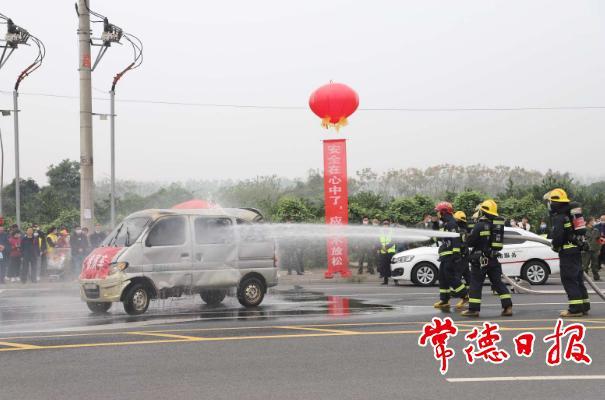 湘北運(yùn)輸集團(tuán)舉行交通事故應(yīng)急救援演練“比武