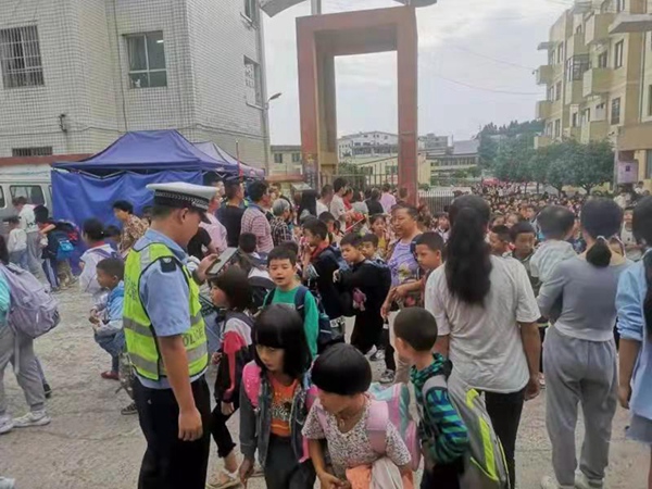 清鎮(zhèn):加強(qiáng)“黑校車”整治 保障學(xué)生出行安全 清鎮(zhèn):加強(qiáng)“黑校車”整治 保障學(xué)生出行安全