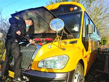 送暖風(fēng) 交運溫馨校車溫暖行動