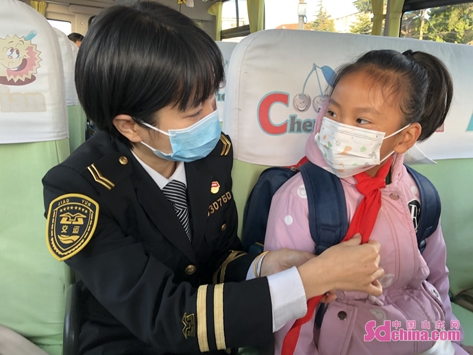 “首席校車(chē)照管員”徐麗：孩子們的“好老師”“大朋友”