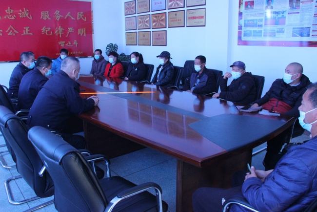 凌河丨交警組織召開校車企業交通安全培訓會/ 凌河丨交警組織召開校車企業交通安全培訓會